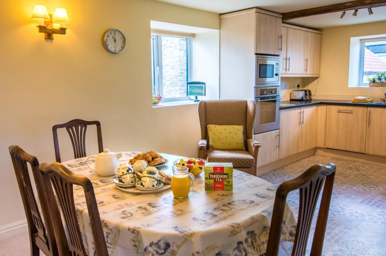 Valley View Farm Holiday Cottages ヘルムスリー エクステリア 写真