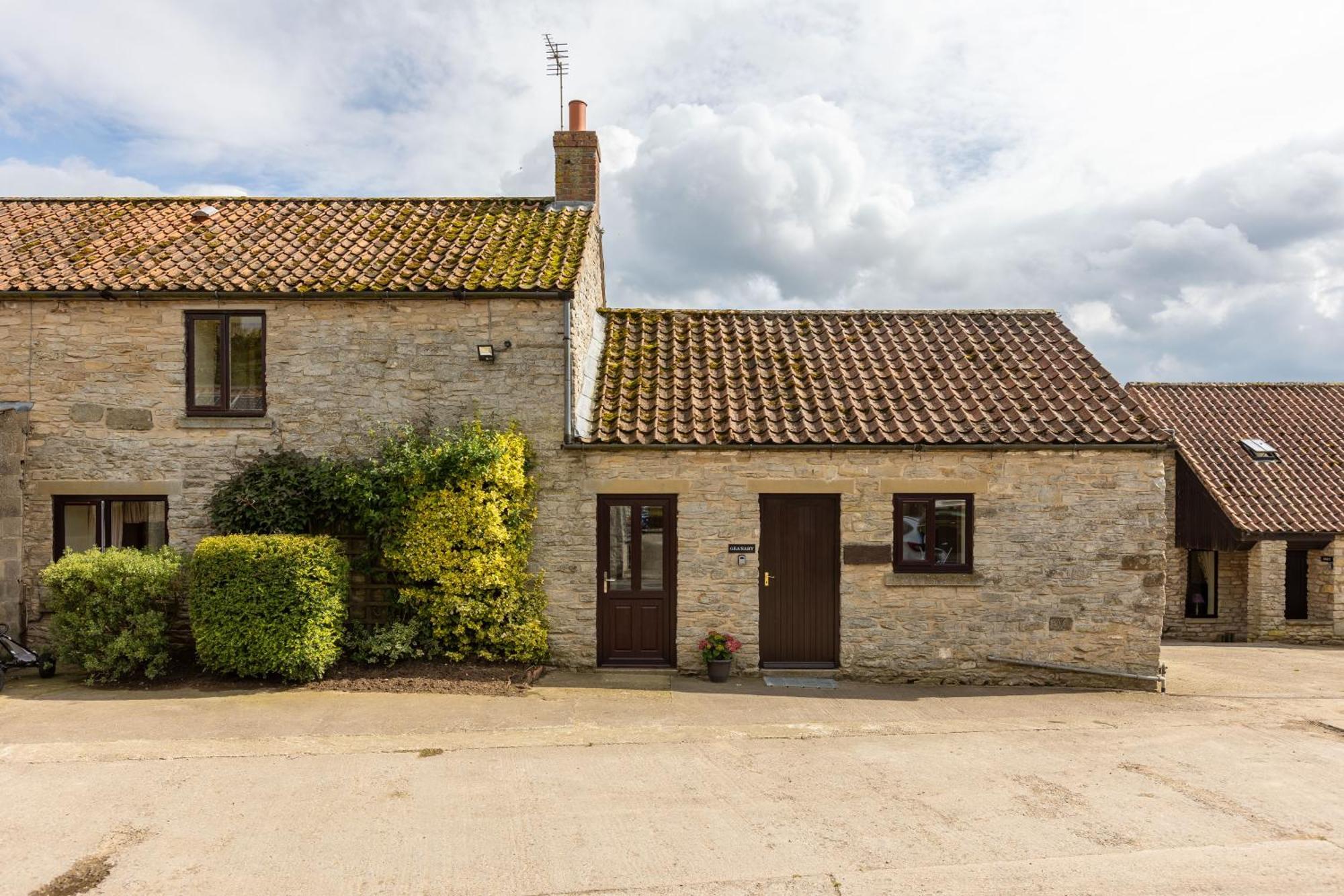 Valley View Farm Holiday Cottages ヘルムスリー エクステリア 写真